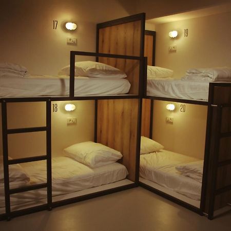 Garage Hostel ノヴァ・ゴリツァ エクステリア 写真