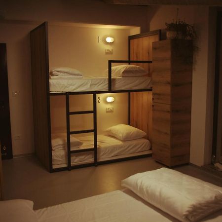 Garage Hostel ノヴァ・ゴリツァ エクステリア 写真