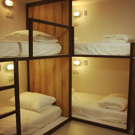 Garage Hostel ノヴァ・ゴリツァ エクステリア 写真