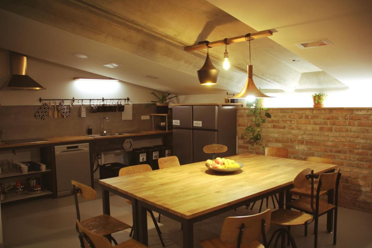 Garage Hostel ノヴァ・ゴリツァ エクステリア 写真