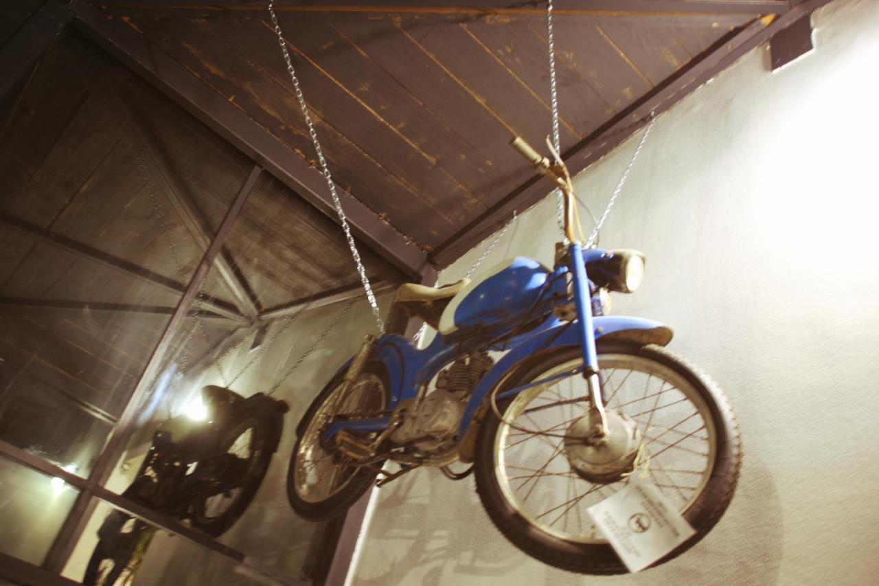 Garage Hostel ノヴァ・ゴリツァ エクステリア 写真