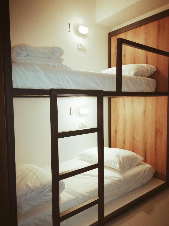 Garage Hostel ノヴァ・ゴリツァ エクステリア 写真