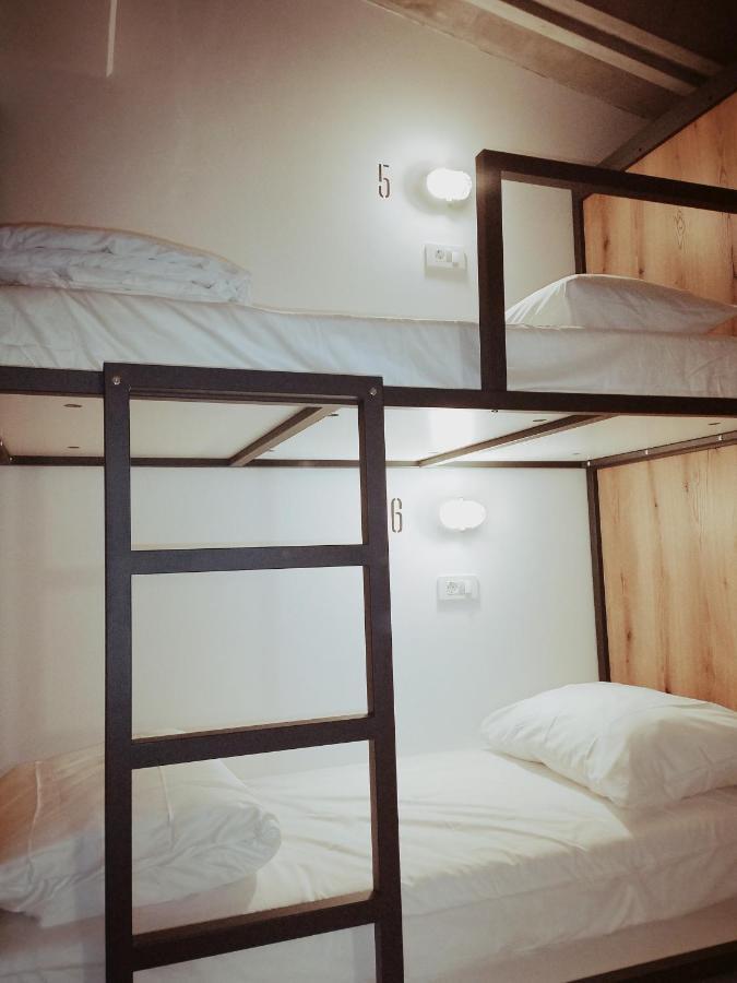 Garage Hostel ノヴァ・ゴリツァ エクステリア 写真
