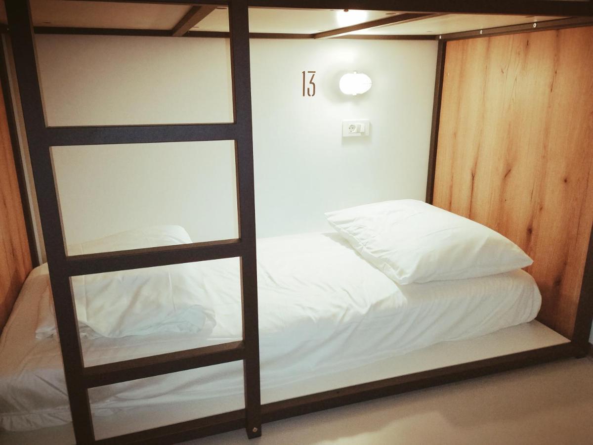 Garage Hostel ノヴァ・ゴリツァ エクステリア 写真