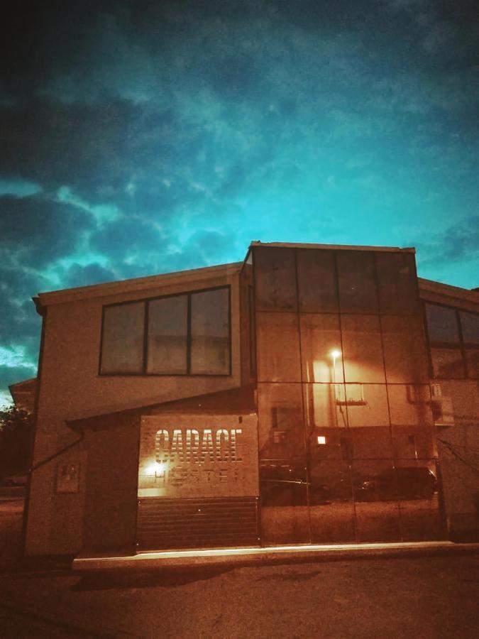 Garage Hostel ノヴァ・ゴリツァ エクステリア 写真
